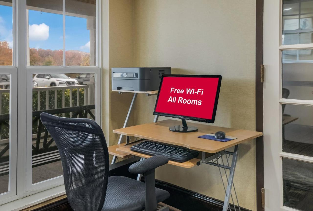 Red Roof Inn & Suites Knoxville East Екстер'єр фото