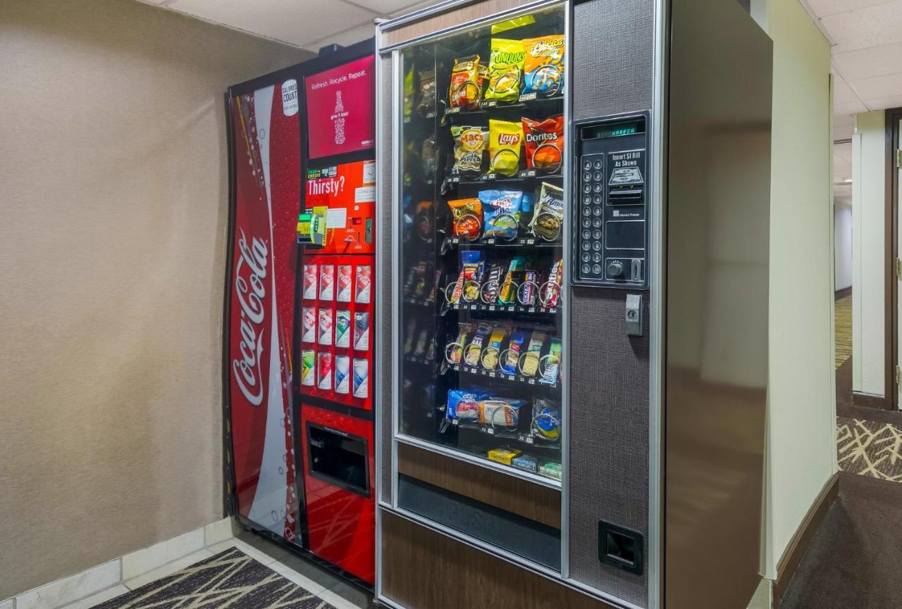 Red Roof Inn & Suites Knoxville East Екстер'єр фото