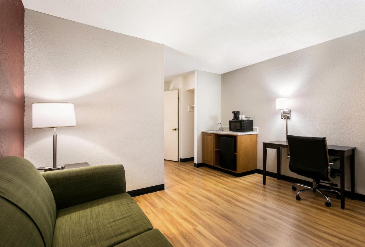Red Roof Inn & Suites Knoxville East Екстер'єр фото