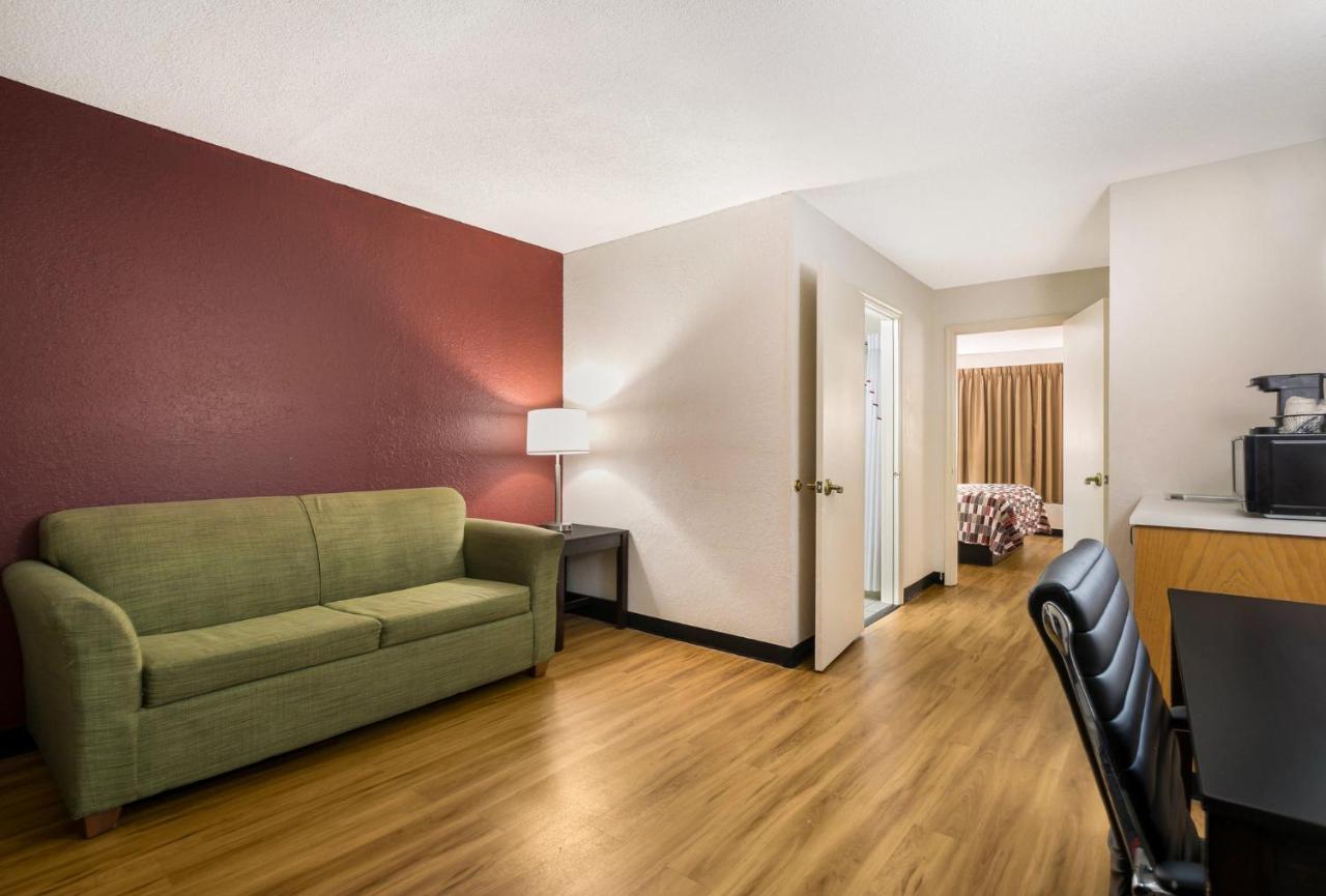 Red Roof Inn & Suites Knoxville East Екстер'єр фото