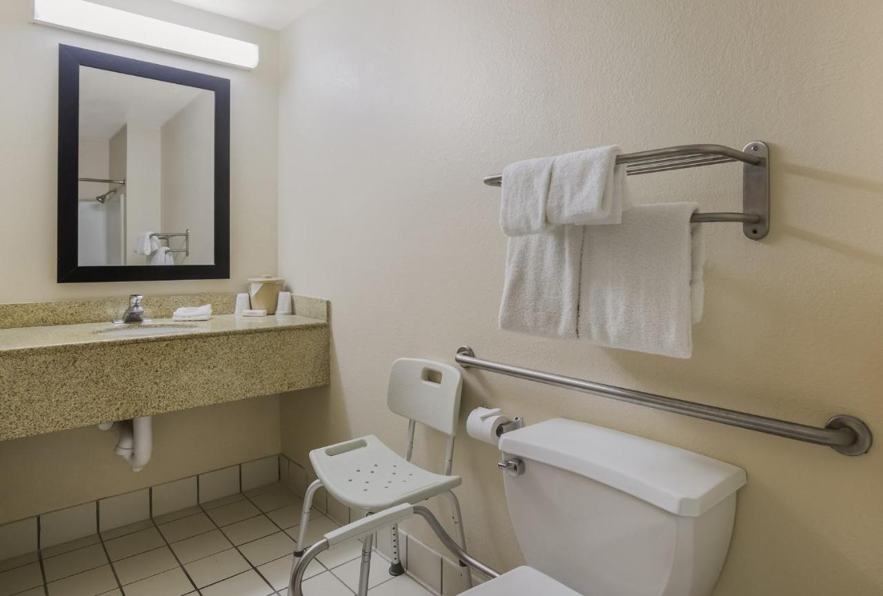 Red Roof Inn & Suites Knoxville East Екстер'єр фото