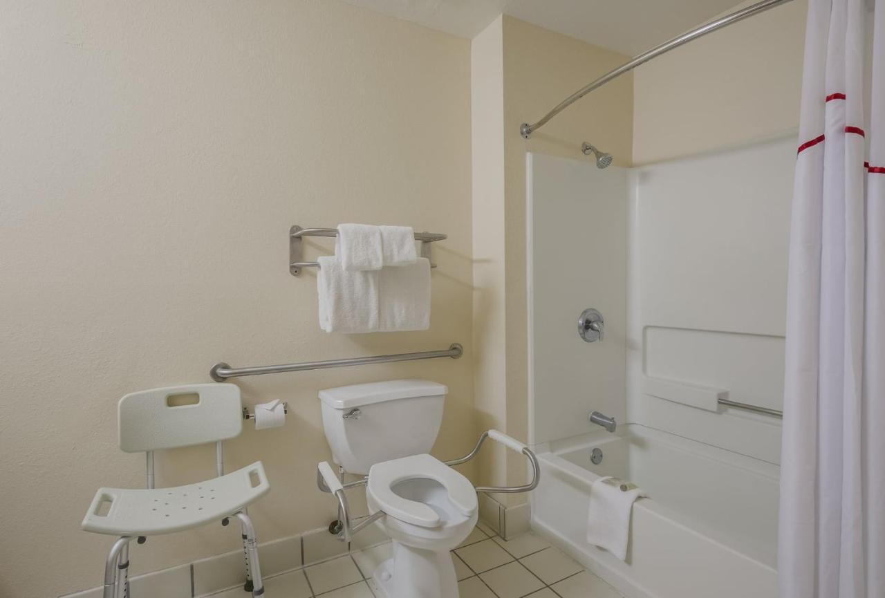 Red Roof Inn & Suites Knoxville East Екстер'єр фото